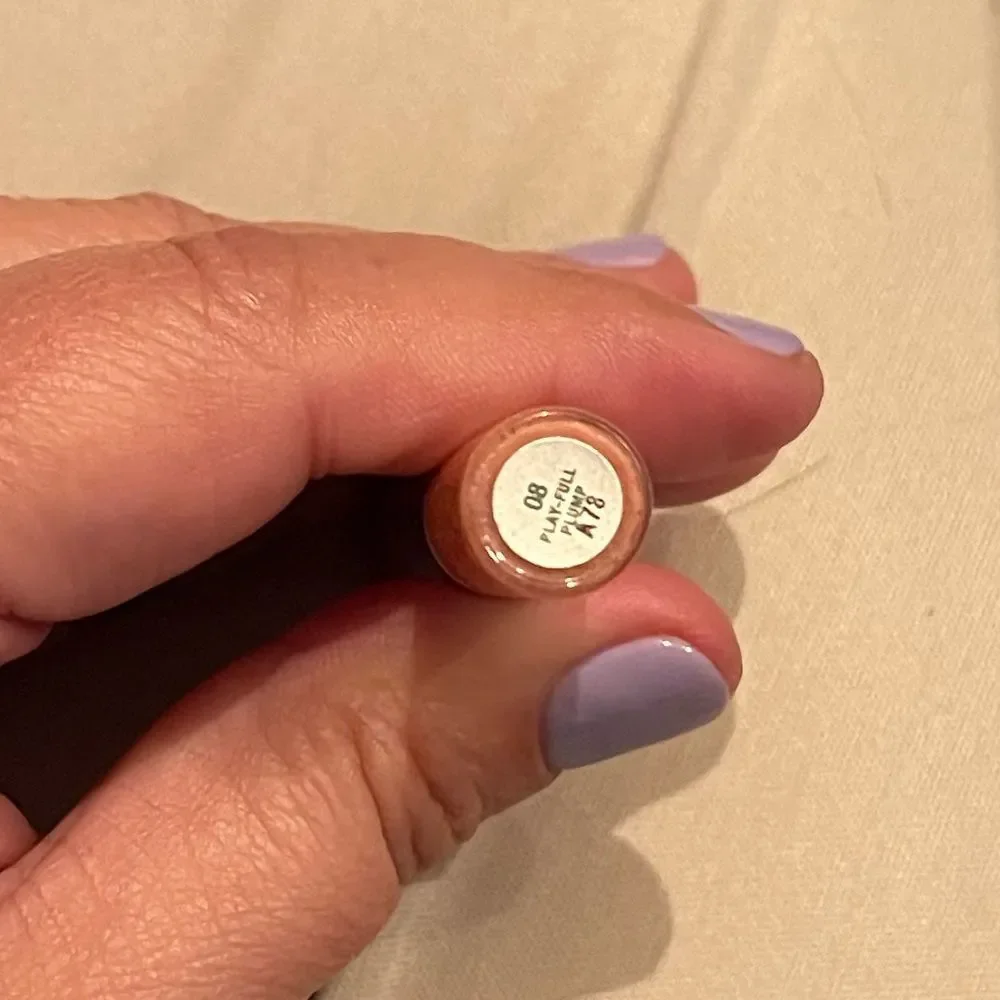 Clinique Full Potential Plump & Shine Cherry Bomb (09) & Play-Full Plump (08)
